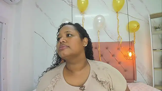 Snapshot of Belle_Brunette chatting on 04-27-26, 12:03 Belle Brunette online show from 04-27-26, 12:03