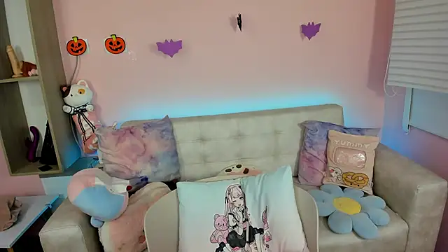 tinysara online show from 10-24-25, 04:14