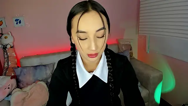 tinysara online show from 11-09-25, 04:27