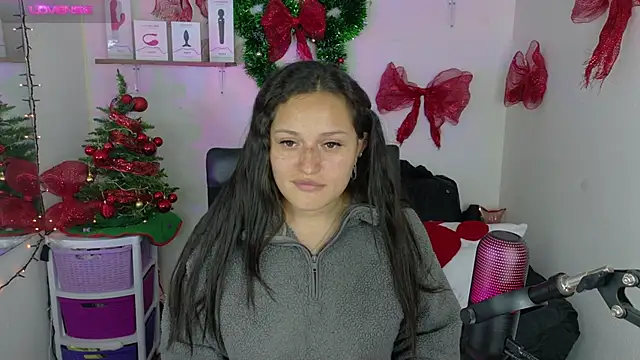 Snapshot of megan_doll2 chatting on 12-21-24, 01:58 megan doll2 online show from 12-21-24, 01:58