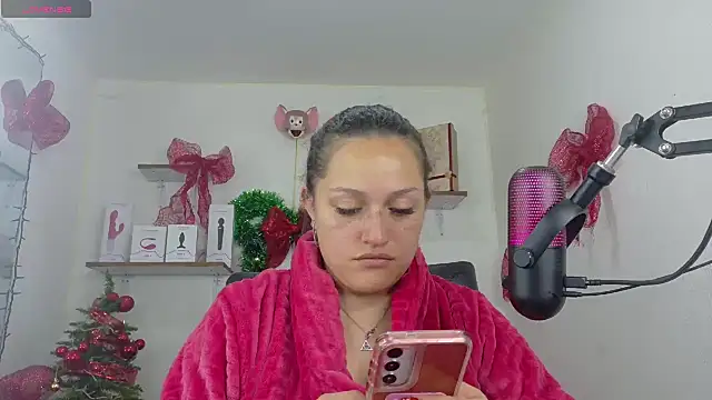 Snapshot of megan_doll2 chatting on 12-27-24, 10:16 megan doll2 online show from 12-27-24, 10:16