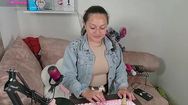 Snapshot of megan_doll2 chatting on 09-14-25, 09:47 megan doll2 online show from 09-14-25, 09:47