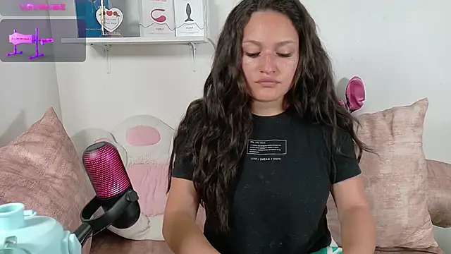 Snapshot of megan_doll2 chatting on 09-18-25, 08:11 megan doll2 online show from 09-18-25, 08:11