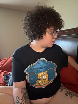 Snapshot of QueenNuttCollector chatting on 09-11-25, 03:56 QueenNuttCollector online show from 09-11-25, 03:56