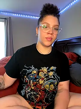 Snapshot of QueenNuttCollector chatting on 10-01-25, 02:45 QueenNuttCollector online show from 10-01-25, 02:45