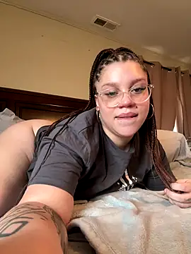 Snapshot of QueenNuttCollector chatting on 12-13-25, 07:53 QueenNuttCollector online show from 12-13-25, 07:53