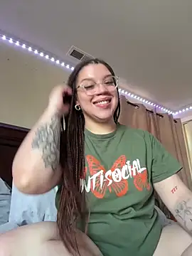 QueenNuttCollector online show from 12-18-25, 05:41