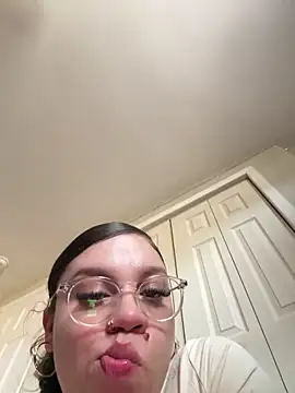 QueenNuttCollector online show from 03-22-26, 06:22