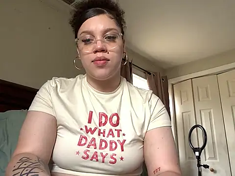 QueenNuttCollector online show from 04-20-26, 04:43