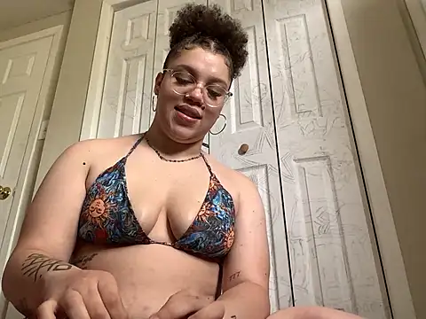 QueenNuttCollector online show from 04-26-26, 06:38