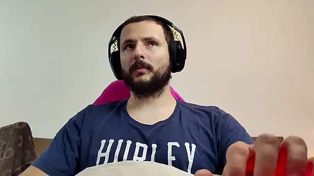 Snapshot of iurytx chatting on 11-04-25, 11:37 iurytx online show from 11-04-25, 11:37