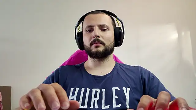 Snapshot of iurytx chatting on 11-25-25, 08:42 iurytx online show from 11-25-25, 08:42