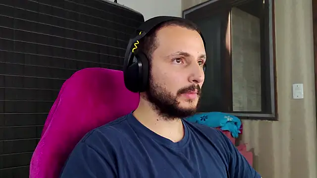 Snapshot of iurytx chatting on 02-14-26, 11:45 iurytx online show from 02-14-26, 11:45