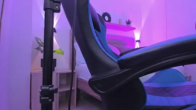 izaro22 online show from 12-05-25, 12:47