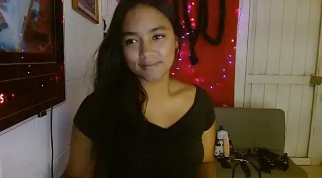 Snapshot of Chiara_petterson chatting on 01-10-25, 05:05 Chiara petterson online show from 01-10-25, 05:05