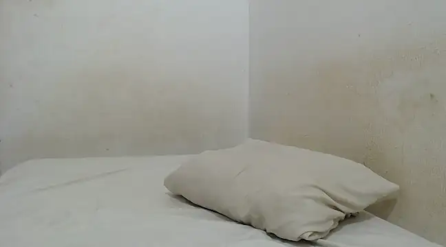 Snapshot of SiraJones-13 chatting on 12-10-24, 08:38 SiraJones-13 online show from 12-10-24, 08:38