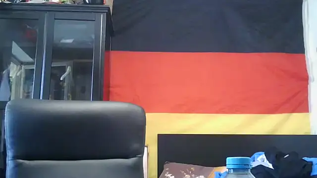 Die-geile-Sau online show from 06-19-26, 12:31