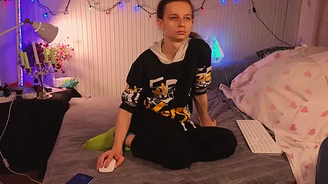 Frank Fraer online show from 11-26-25, 06:20