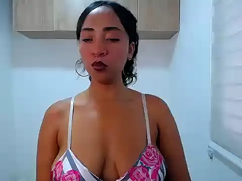 Snapshot of Danna_Ross_ chatting on 11-30-25, 10:03 Danna Ross online show from 11-30-25, 10:03