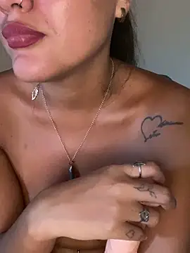 Snapshot of fenixgre chatting on 12-22-24, 08:36 fenixgre online show from 12-22-24, 08:36