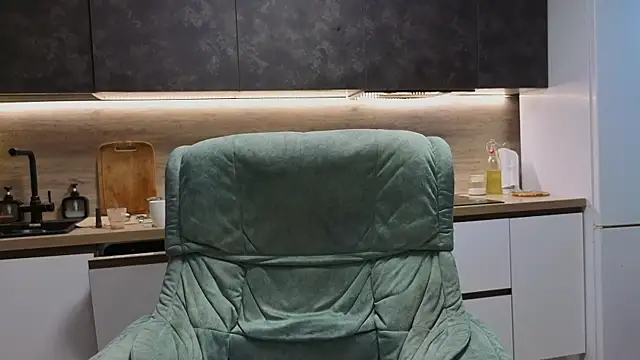 Katniss K online show from 04-23-26, 05:08