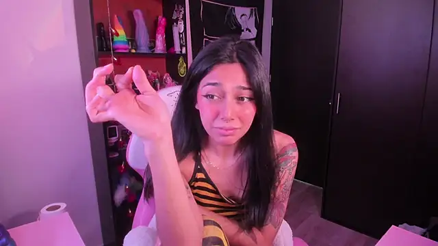 amber yull online show from 04-24-26, 03:36