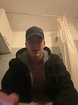 Snapshot of Toyjungee chatting on 12-17-24, 07:04 Toyjungee online show from 12-17-24, 07:04