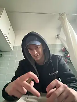 Snapshot of Toyjungee chatting on 12-20-24, 02:49 Toyjungee online show from 12-20-24, 02:49