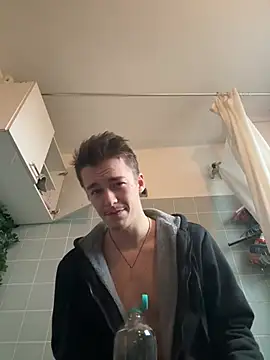 Snapshot of Toyjungee chatting on 12-21-24, 01:53 Toyjungee online show from 12-21-24, 01:53