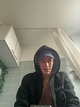 Snapshot of Toyjungee chatting on 12-24-24, 01:06 Toyjungee online show from 12-24-24, 01:06