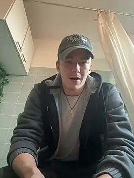 Snapshot of Toyjungee chatting on 12-26-24, 03:10 Toyjungee online show from 12-26-24, 03:10