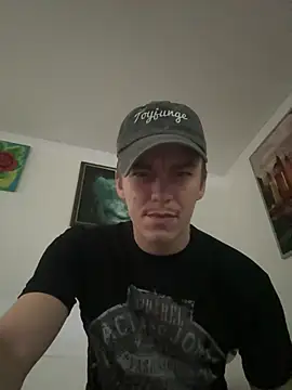 Snapshot of Toyjungee chatting on 01-04-25, 02:35 Toyjungee online show from 01-04-25, 02:35