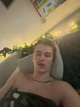 Snapshot of Toyjungee chatting on 01-15-25, 02:13 Toyjungee online show from 01-15-25, 02:13