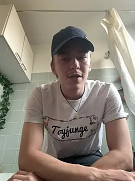 Snapshot of Toyjungee chatting on 01-16-25, 02:19 Toyjungee online show from 01-16-25, 02:19