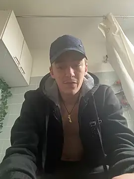 Snapshot of Toyjungee chatting on 01-17-25, 12:52 Toyjungee online show from 01-17-25, 12:52