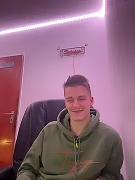 Snapshot of Toyjungee chatting on 02-06-25, 05:30 Toyjungee online show from 02-06-25, 05:30