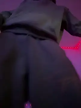 Snapshot of Toyjungee chatting on 02-07-25, 09:05 Toyjungee online show from 02-07-25, 09:05