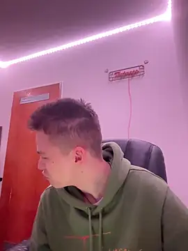 Snapshot of Toyjungee chatting on 02-08-25, 03:00 Toyjungee online show from 02-08-25, 03:00