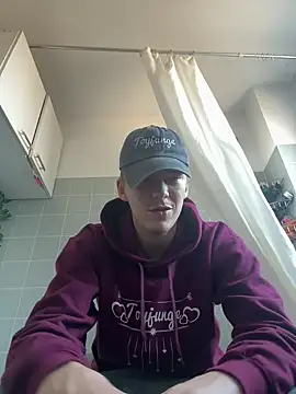 Snapshot of Toyjungee chatting on 03-17-25, 04:11 Toyjungee online show from 03-17-25, 04:11