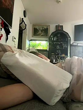 Snapshot of Toyjungee chatting on 09-17-25, 10:50 Toyjungee online show from 09-17-25, 10:50