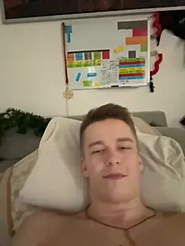 Snapshot of Toyjungee chatting on 09-21-25, 03:46 Toyjungee online show from 09-21-25, 03:46