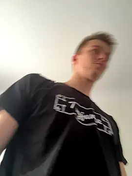 Snapshot of Toyjungee chatting on 10-03-25, 01:19 Toyjungee online show from 10-03-25, 01:19