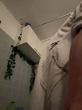 Snapshot of Toyjungee chatting on 10-09-25, 01:25 Toyjungee online show from 10-09-25, 01:25