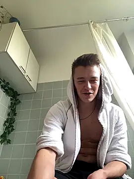 Snapshot of Toyjungee chatting on 10-09-25, 01:31 Toyjungee online show from 10-09-25, 01:31