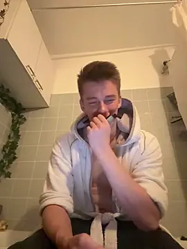 Snapshot of Toyjungee chatting on 10-11-25, 09:02 Toyjungee online show from 10-11-25, 09:02