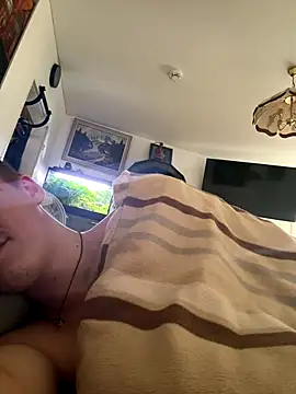 Snapshot of Toyjungee chatting on 10-24-25, 08:44 Toyjungee online show from 10-24-25, 08:44