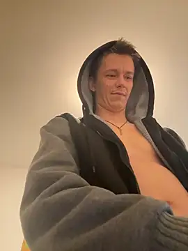 Snapshot of Toyjungee chatting on 10-25-25, 09:17 Toyjungee online show from 10-25-25, 09:17