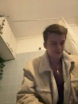 Snapshot of Toyjungee chatting on 11-09-25, 12:53 Toyjungee online show from 11-09-25, 12:53