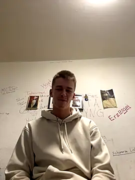 Snapshot of Toyjungee chatting on 12-14-25, 08:24 Toyjungee online show from 12-14-25, 08:24