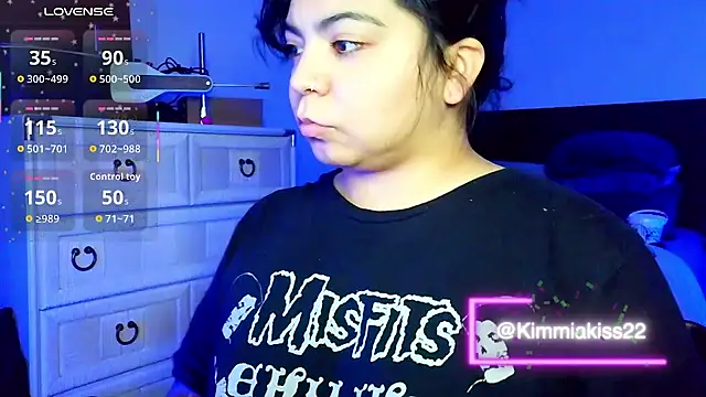 Snapshot of kimmiakiss22 chatting on 12-15-25, 01:21 kimmiakiss22 online show from 12-15-25, 01:21